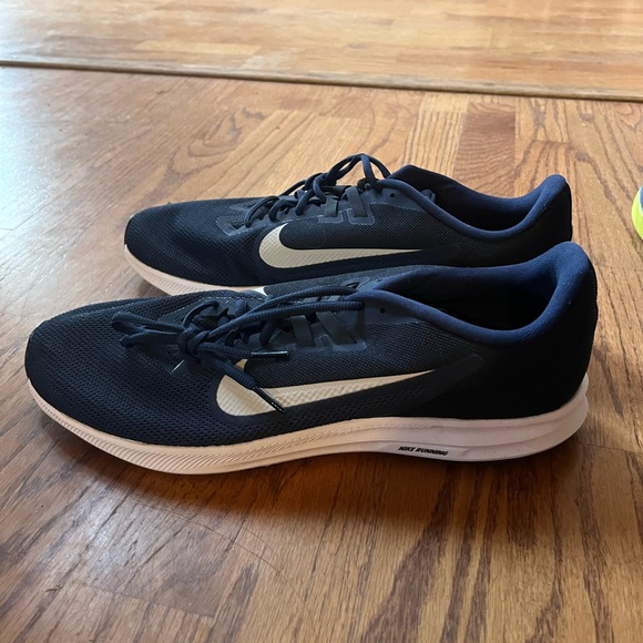 Nike Running Shoes - Picture 1 of 7